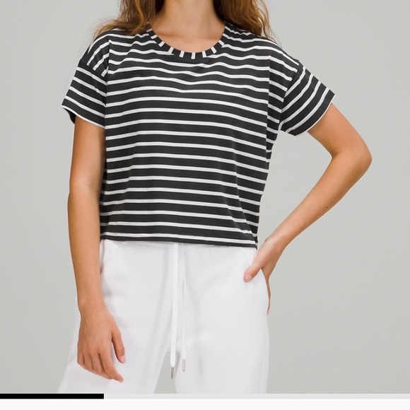 Lululemon Cates T-Shirt - Picture 1 of 3